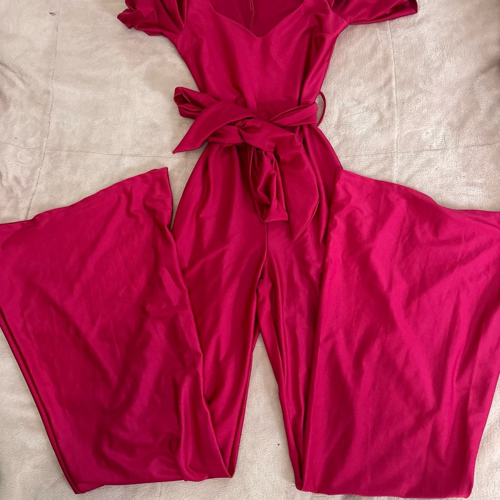 Chic Pink Jumpsuit with Cap Sleeves and Wide-Leg Pants - Picture 4 of 9